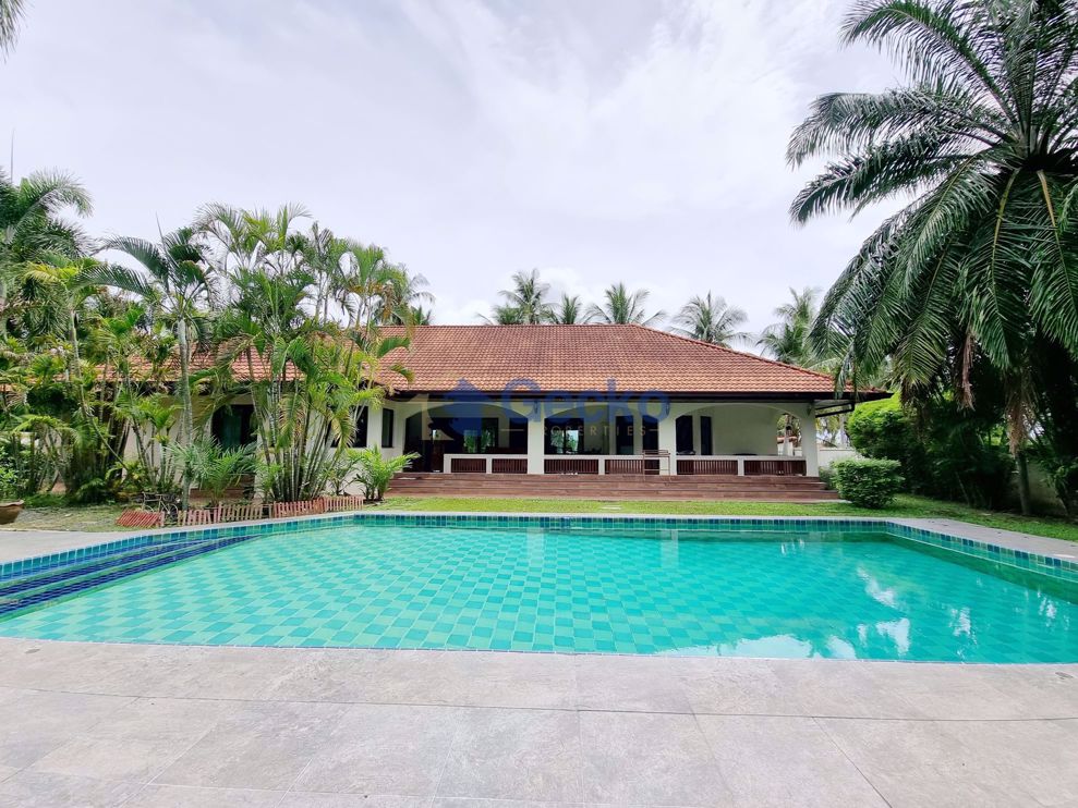 3 Bedrooms House  East Pattaya H010062 (Cover Photo)