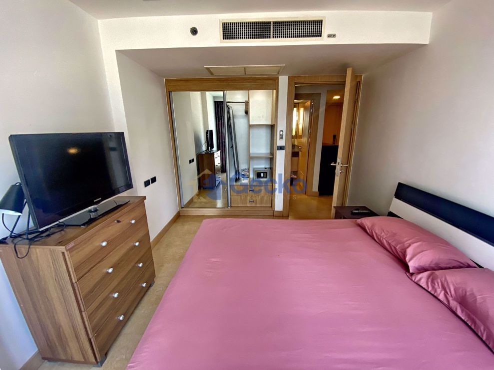 1 Bedroom Condo in The Cliff Pratumnak C010124 (Photo 3)