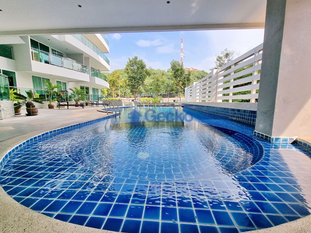 1 ห้องนอน คอนโดมิเนี่ยม in The Lofts Pratumnak พระตำหนัก C010130 (Photo 1)