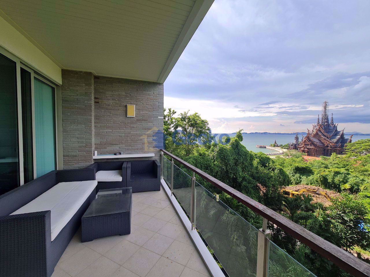 2 Bedrooms Condo in Sanctuary Wongamat C010142