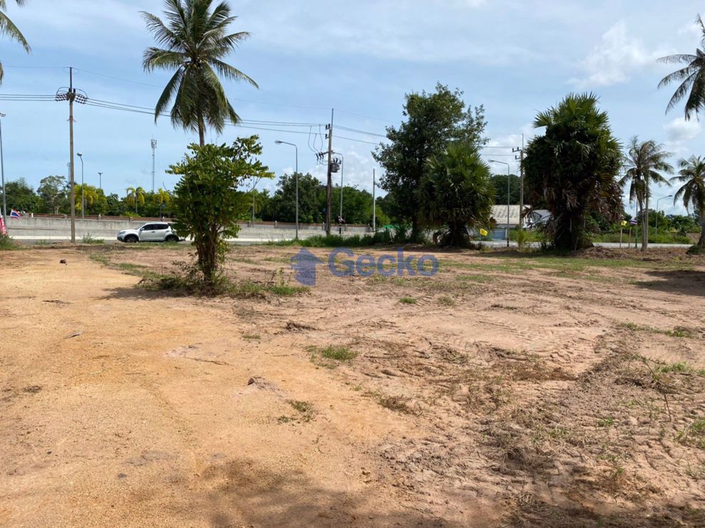 Land available in Huay Yai L010146 (Photo 2)