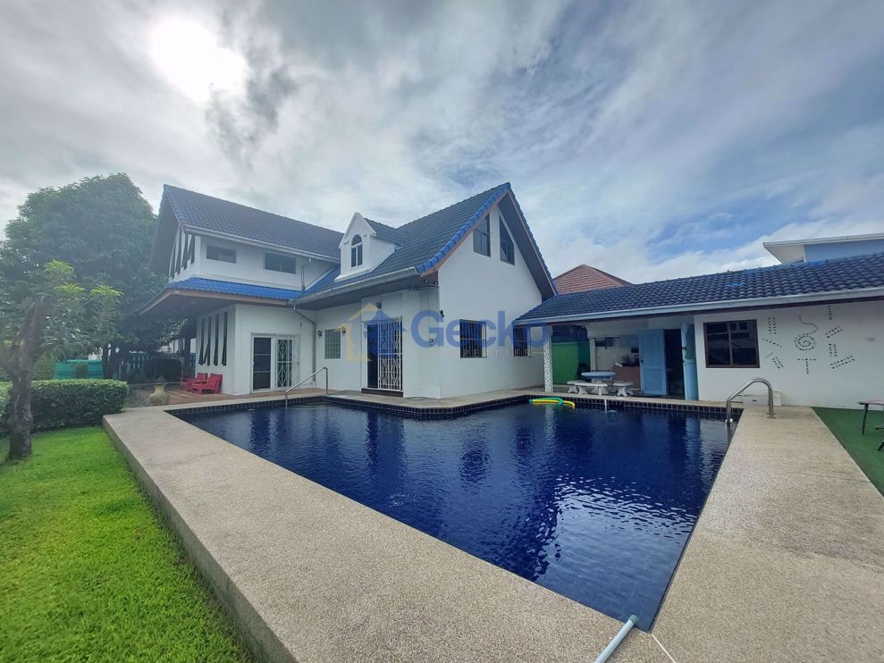 6 Bedrooms House  East Pattaya H010157 (Cover Photo)