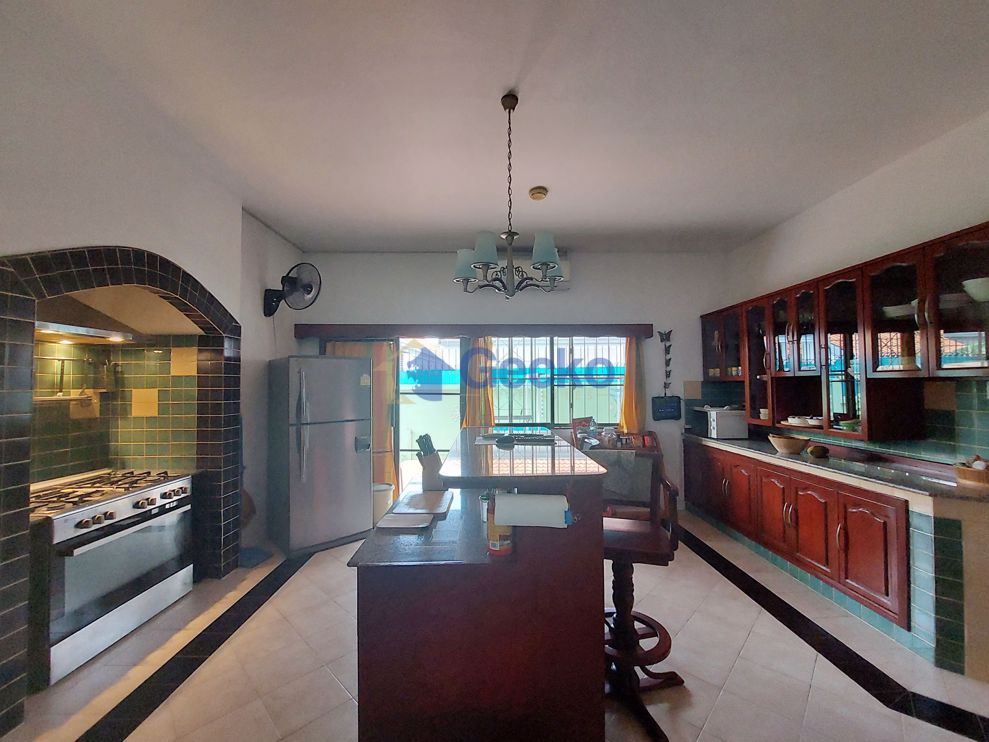 6 Bedrooms House  East Pattaya H010157 (Photo 4)