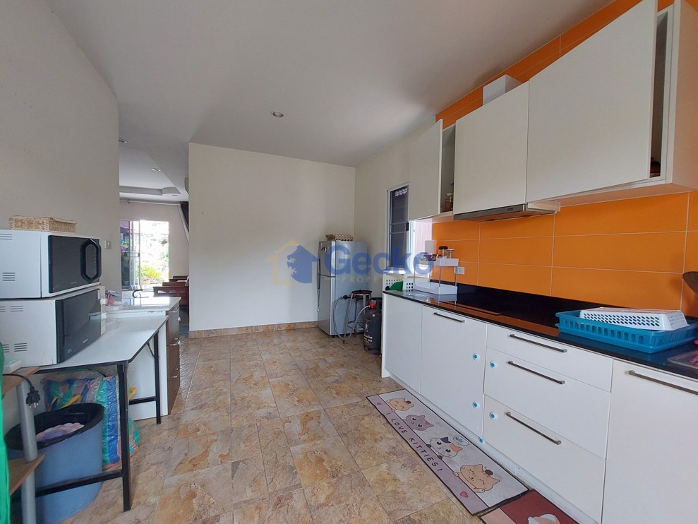 3 ห้องนอน บ้าน in Petchlada 3  พัทยาตะวันออก H010169 (Photo 2)
