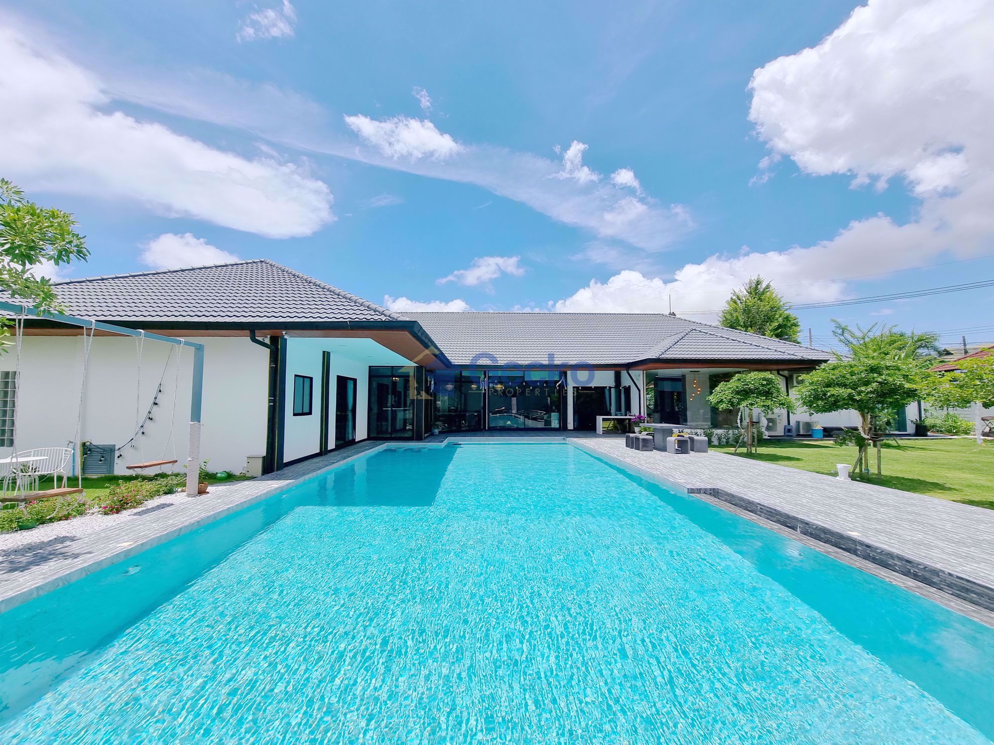 7 Bedrooms House in Swiss Paradise Village  East Pattaya H010178