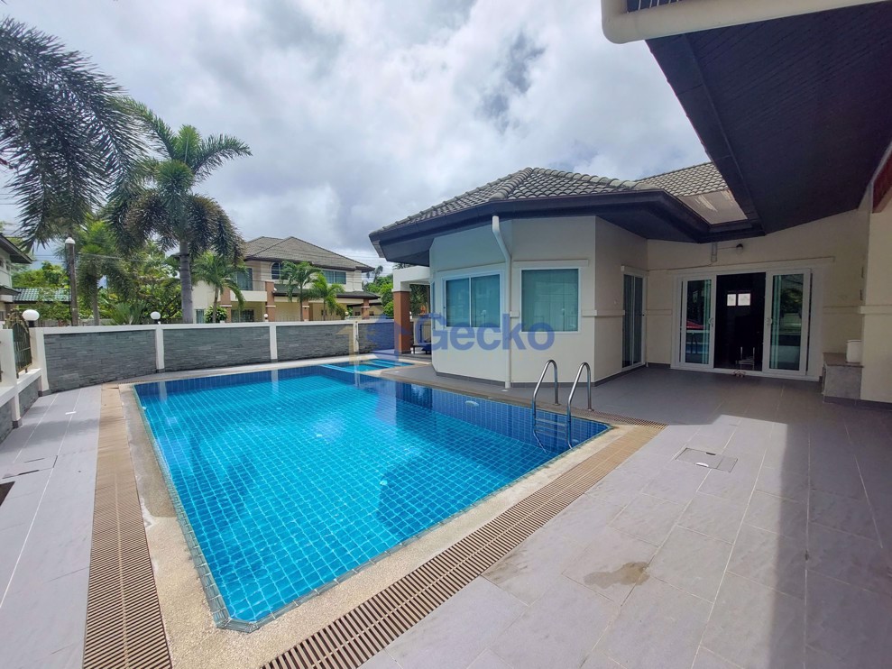 4 Bedrooms House in Green Field Villa 1  East Pattaya H007067 (Cover Photo)