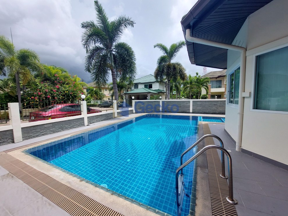 4 Bedrooms House in Green Field Villa 1  East Pattaya H007067 (Photo 1)