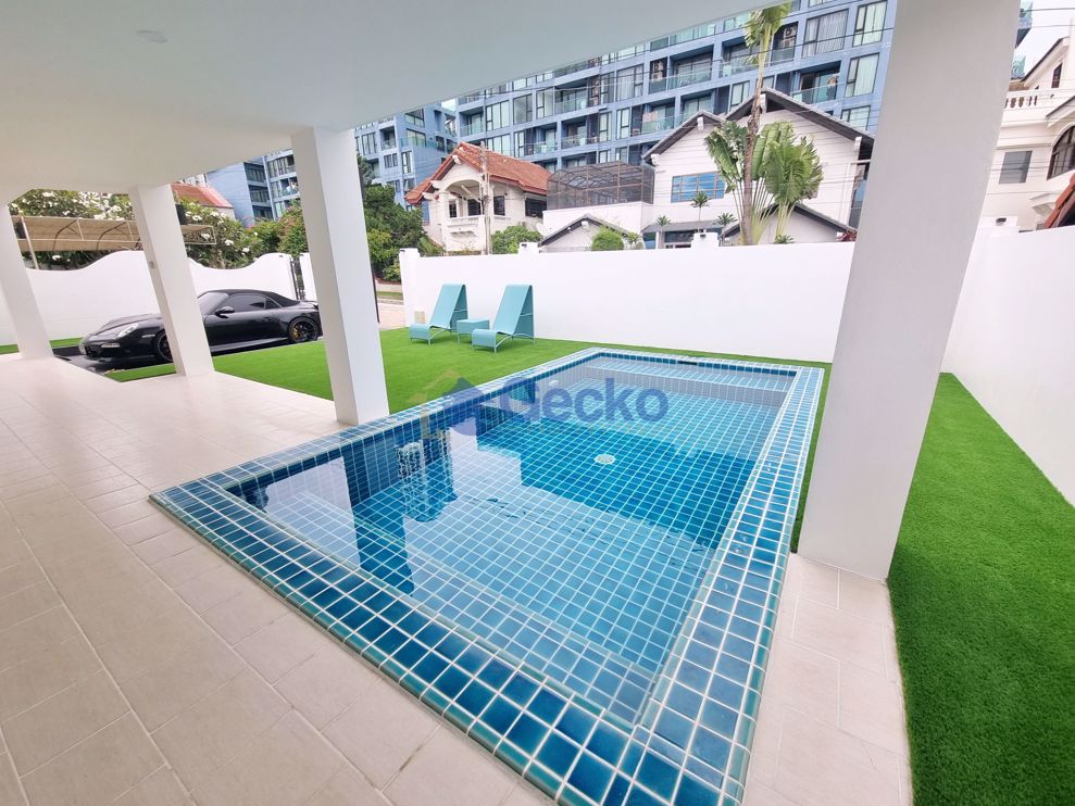 4 ห้องนอน บ้าน เข้า หมู่บ้าน ค่าซ่าจอมเทียน  จอมเทียน H002980 (Photo 1)