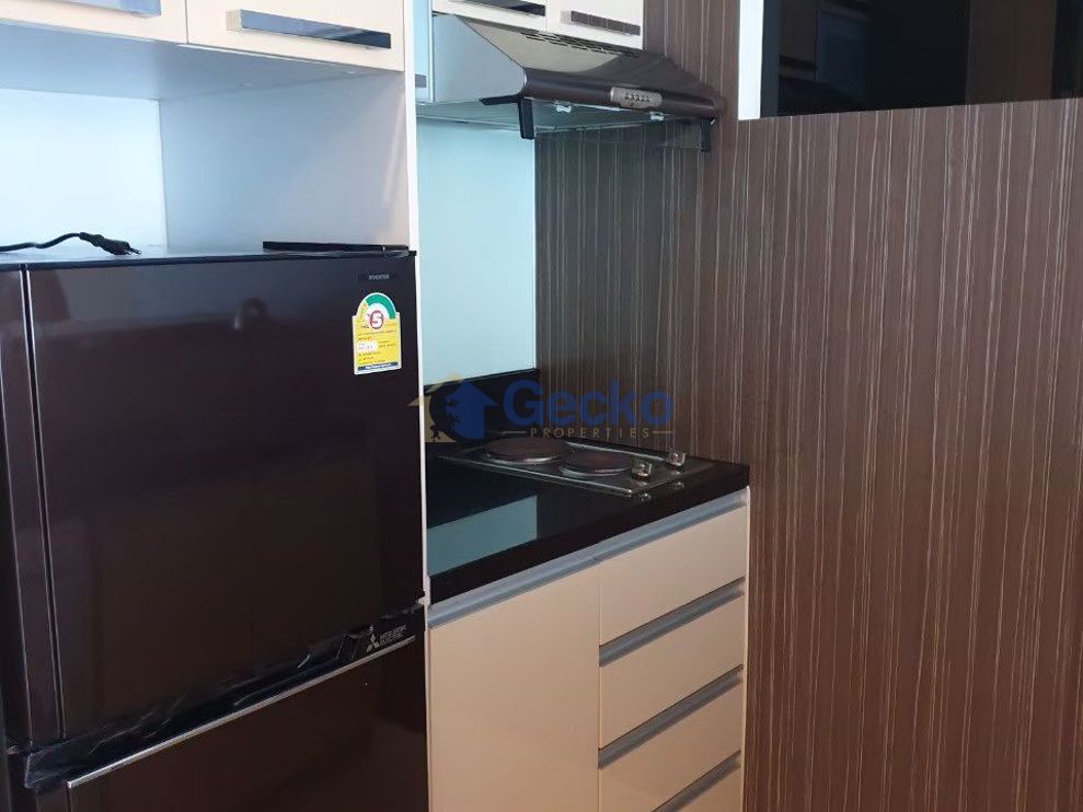 1 Bedroom Condo in Apus Condominium Central Pattaya C010200 (Photo 3)