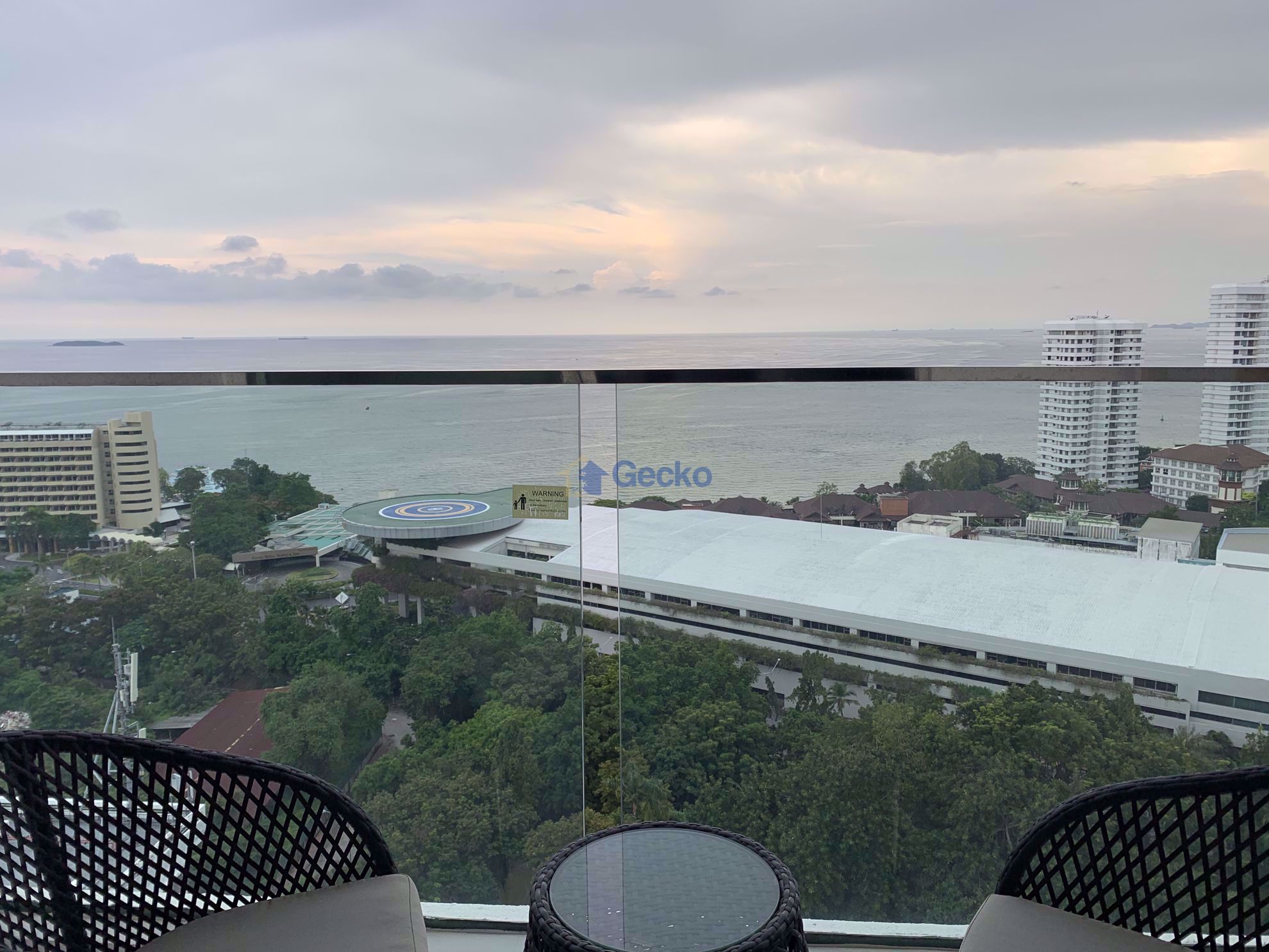 2 Bedrooms Condo in Sky Residences Pratumnak C009152