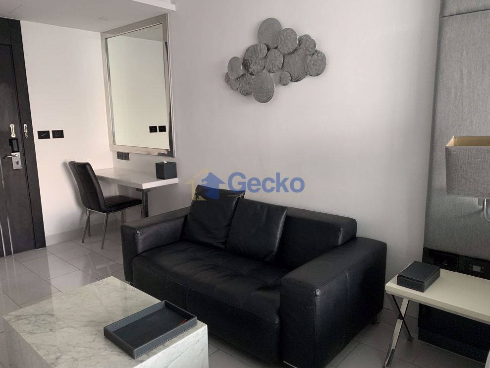 Studio Condo in Sky Residences Pratumnak C009155 (Photo 1)