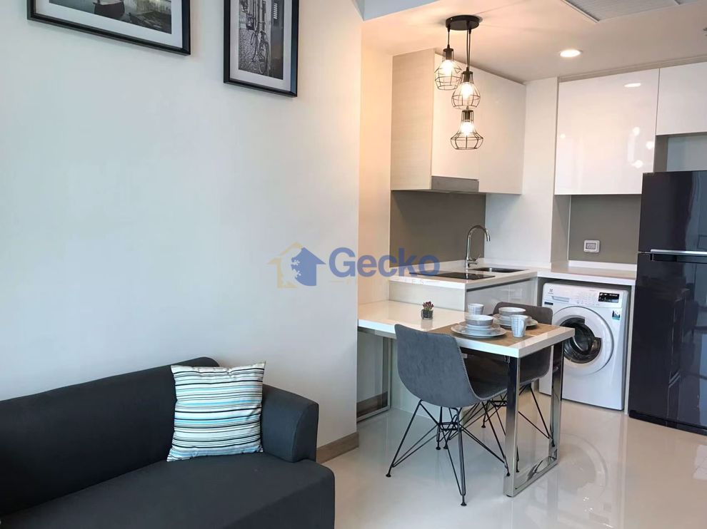 1 Bedroom Condo in The Riviera Wong Amat Beach Wongamat C007796 (Photo 1)
