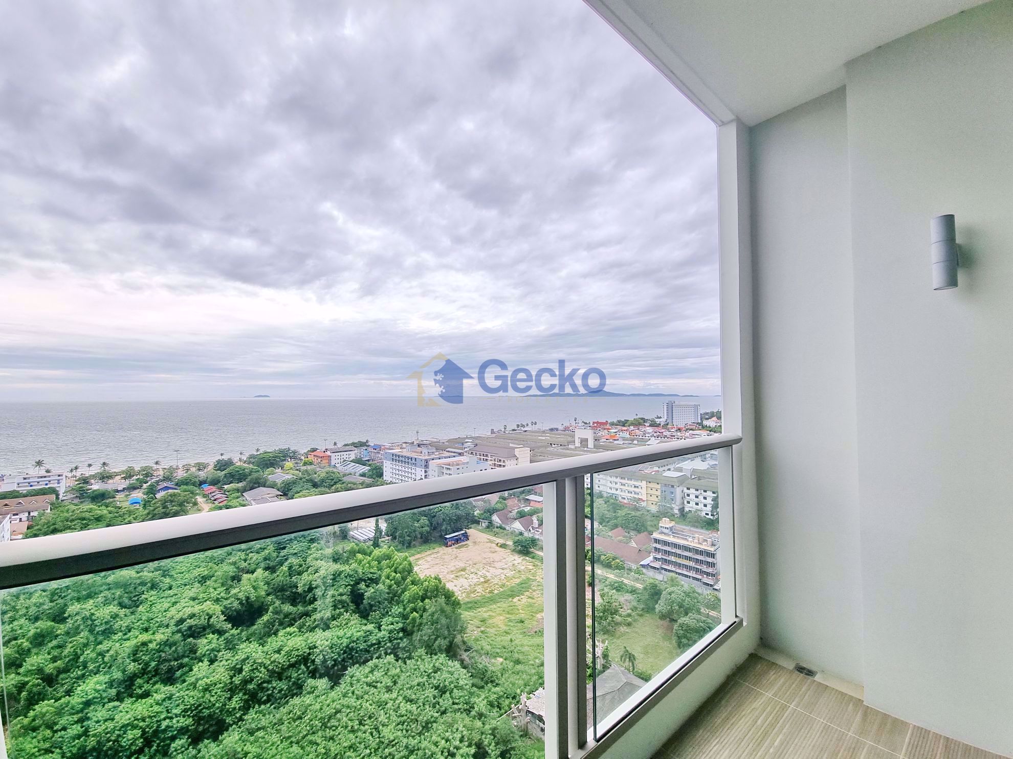 1 ห้องนอน คอนโดมิเนี่ยม in The Riviera Jomtien จอมเทียน C010246