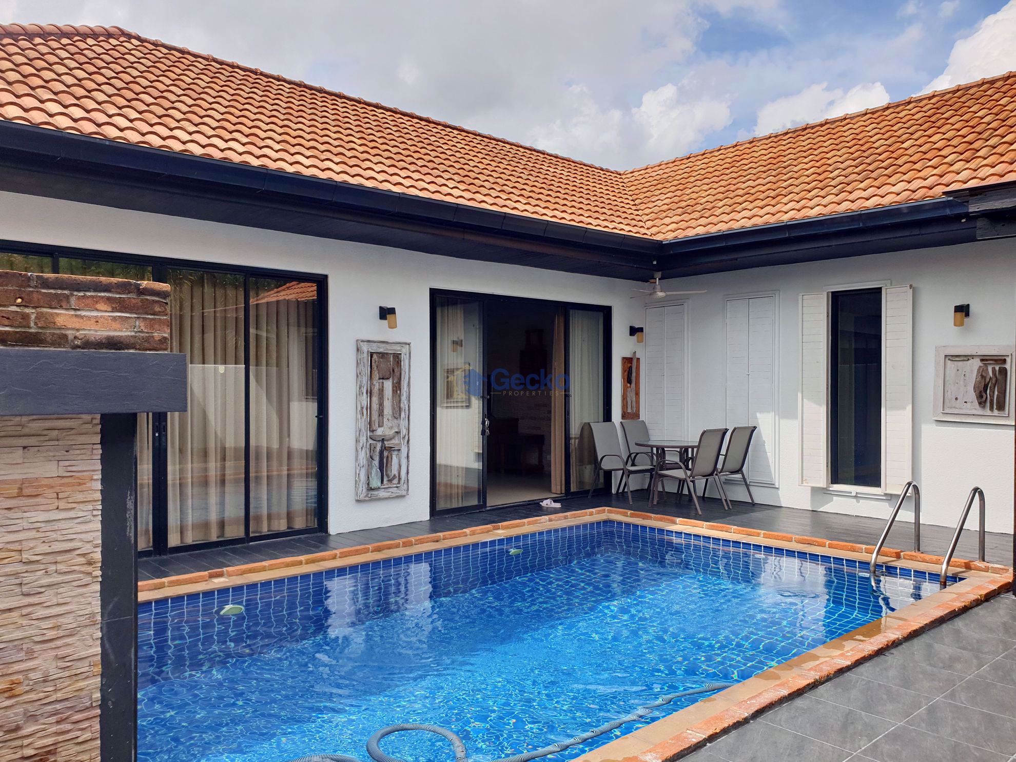3 Bedrooms House in Freeway Villas  East Pattaya H010254