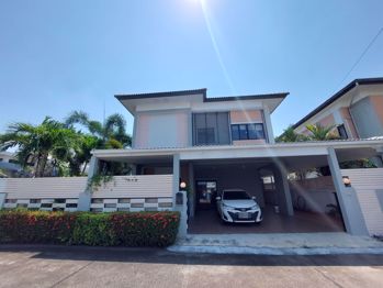 3 Bedrooms House in Patta Village  East Pattaya H010282