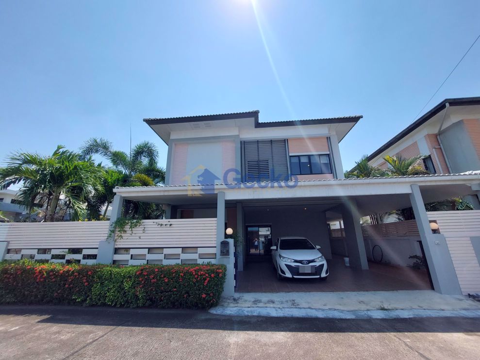 3 Bedrooms House in Patta Village  East Pattaya H010282 (Cover Photo)