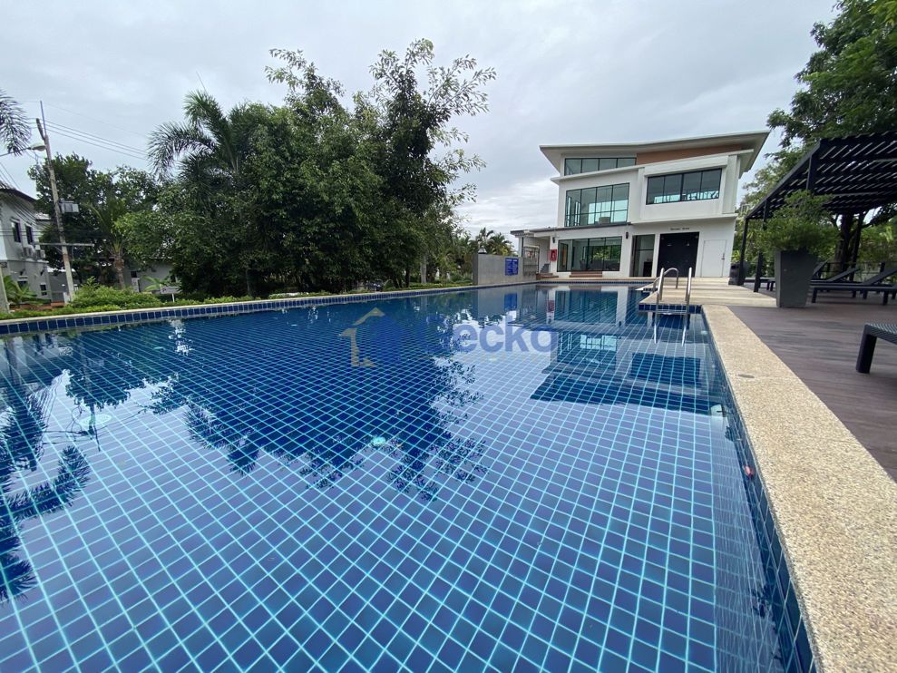 3 Bedrooms House in Patta Village  East Pattaya H010282 (Photo 1)