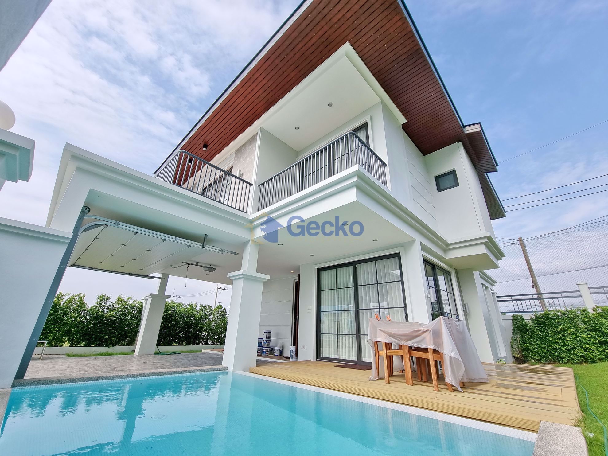 4  Bedrooms bed in House in Rungsii Village in East Pattaya H008992
