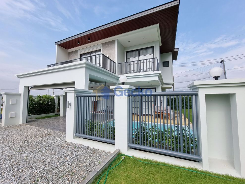 4  Bedrooms bed in House in Rungsii Village in East Pattaya H008992 (Photo 3)