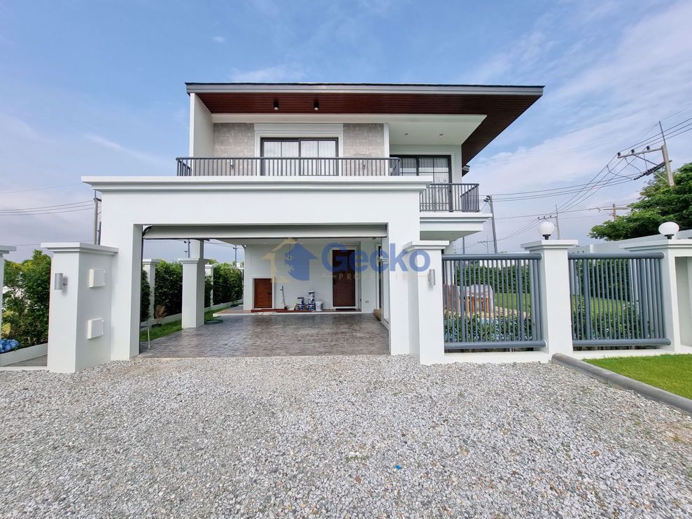 4  Bedrooms bed in House in Rungsii Village in East Pattaya H008992 (Photo 4)
