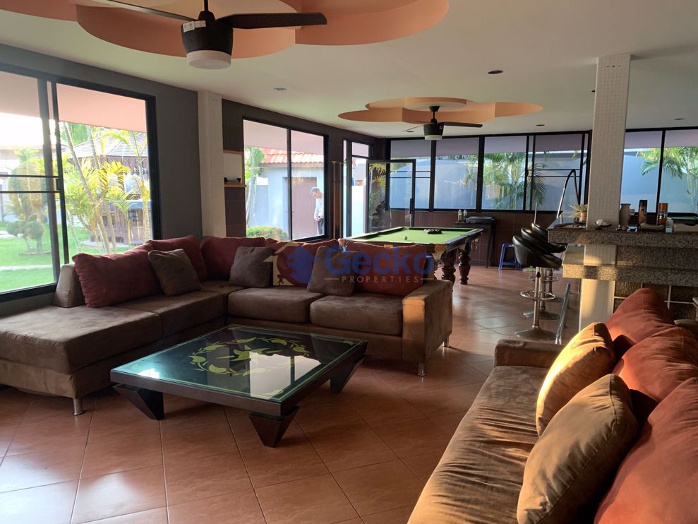 3 Bedrooms House  East Pattaya H008657 (Photo 4)