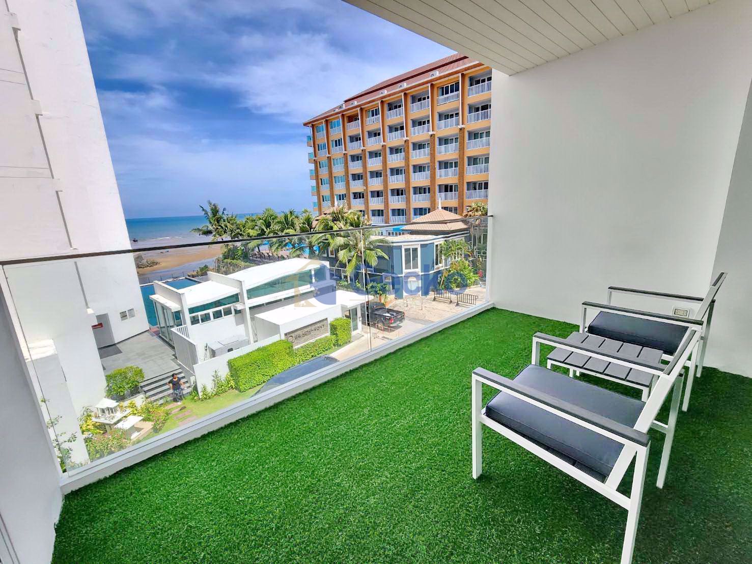 1 Bedroom Condo in Beachfront Jomtien Residence Na Jomtien C010315