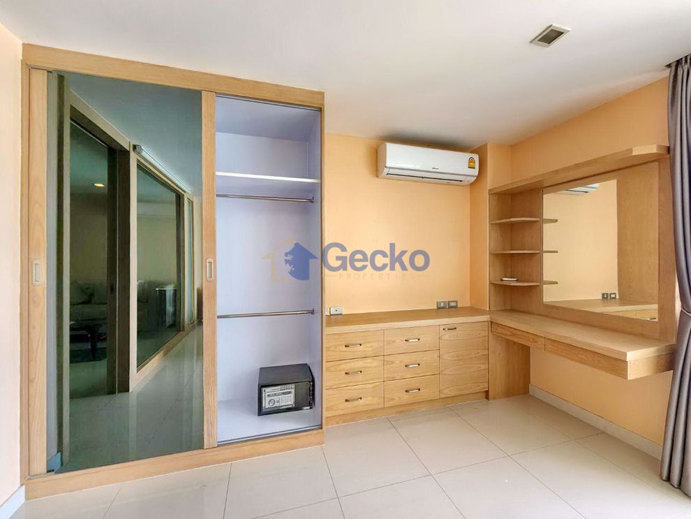 1 Bedroom Condo in Beachfront Jomtien Residence Na Jomtien C010315 (Photo 1)