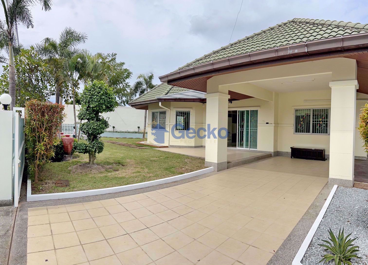 3 Bedrooms House in Green Field Villa 3  East Pattaya H010316