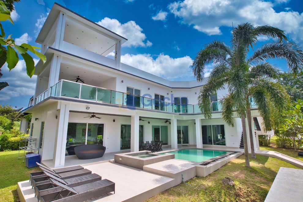 5 Bedrooms House in Phoenix Golf Course  Huay Yai H007282 (Cover Photo)