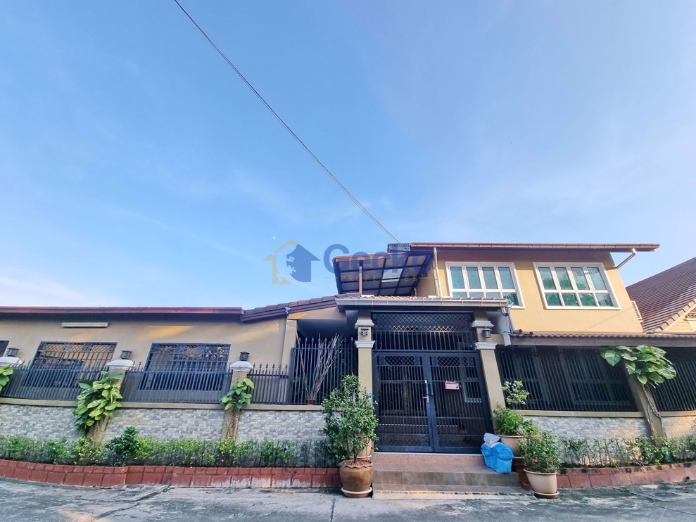 4 Bedrooms House in Ta Tawan Village  East Pattaya H007350 (Cover Photo)