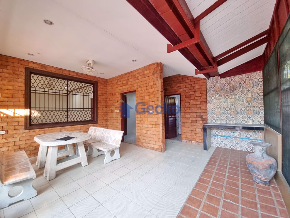 4 Bedrooms House in Ta Tawan Village  East Pattaya H007350 (Photo 3)