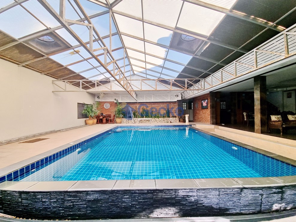 4 Bedrooms House in Ta Tawan Village  East Pattaya H007350 (Photo 1)
