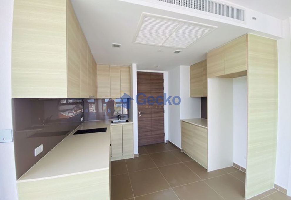 1 Bedroom Condo in Southpoint Pattaya Pratumnak C010375 (Photo 2)