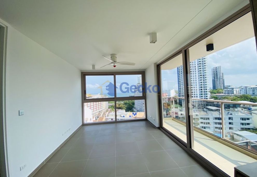 1 Bedroom Condo in Southpoint Pattaya Pratumnak C010375 (Photo 3)
