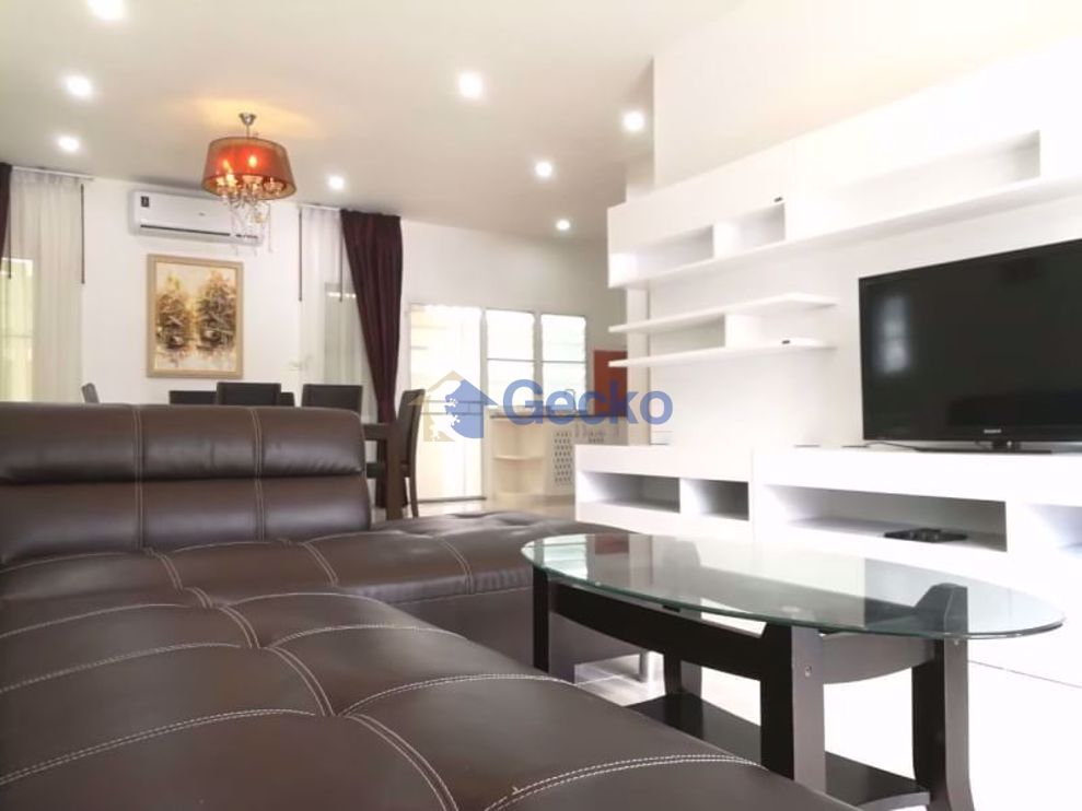 3 Bedrooms House in Ruen Pisa Village   East Pattaya H010441 (Photo 2)