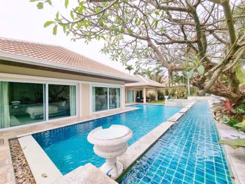 4 Bedrooms House in Sedona Villas  East Pattaya H010458
