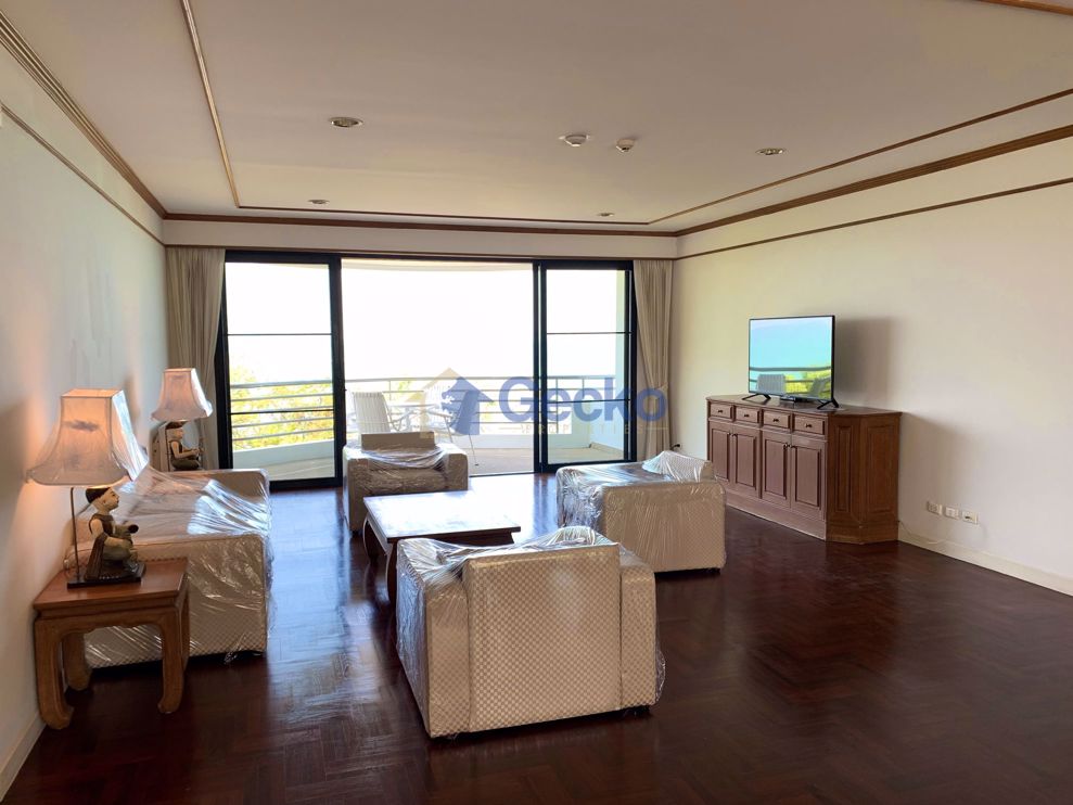 3 Bedrooms Condo in Royal Cliff Garden Pratumnak C010477 (Photo 1)