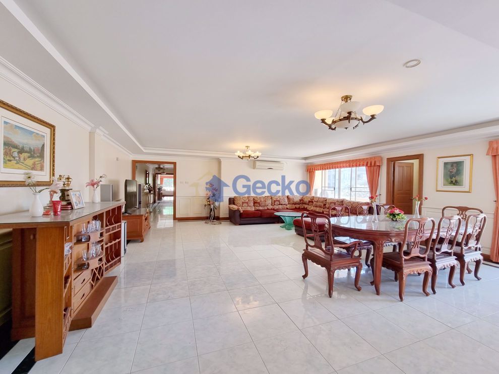 2 Bedrooms Condo in The Bay View Condominium 1 Pratumnak C010434 (Photo 3)