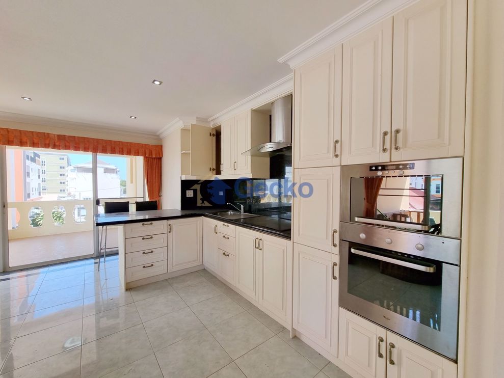 2 Bedrooms Condo in The Bay View Condominium 1 Pratumnak C010434 (Photo 4)