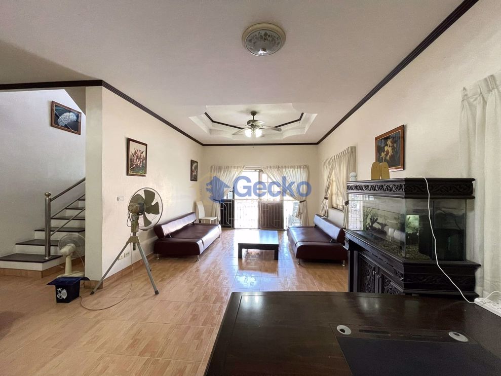 3 Bedrooms House  East Pattaya H010495 (Photo 2)