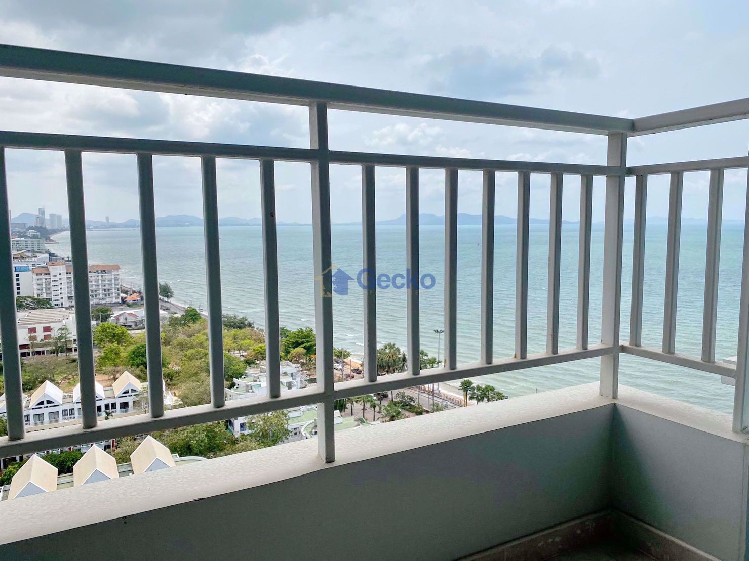 2 Bedrooms Condo in Lumpini Seaview Jomtien Jomtien C010500