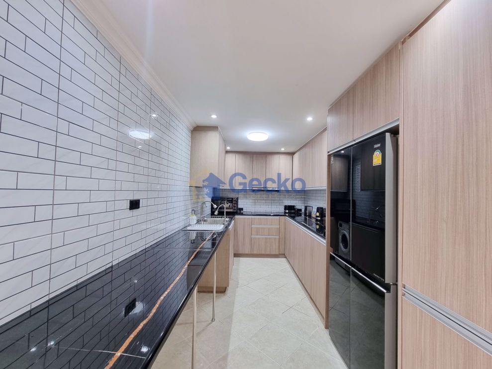 2 Bedrooms Condo in View Talay Residence 5 Pratumnak C010518 (Photo 2)