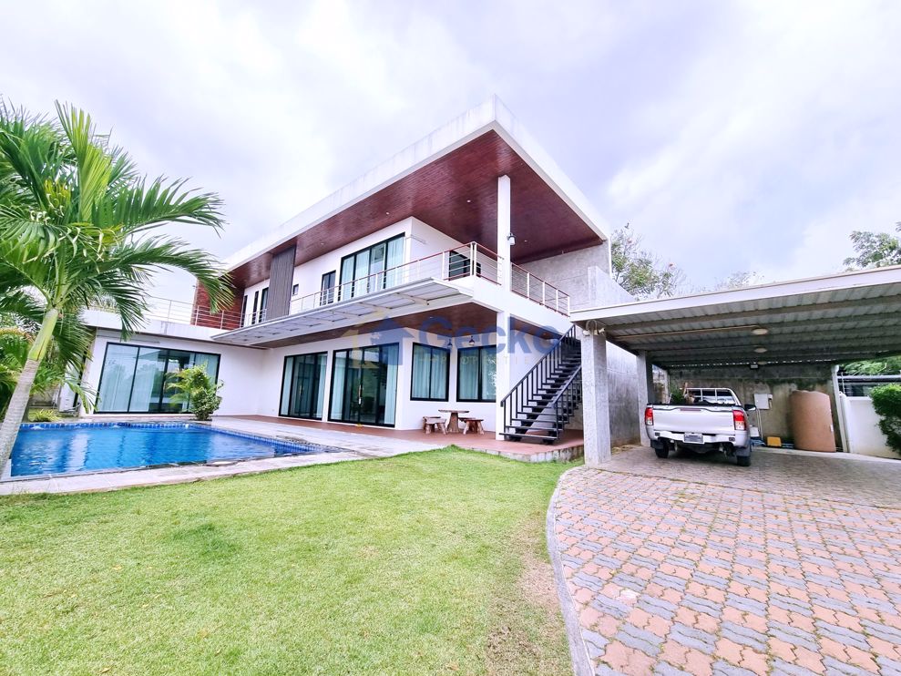 3 Bedrooms House  East Pattaya H008528 (Photo 1)