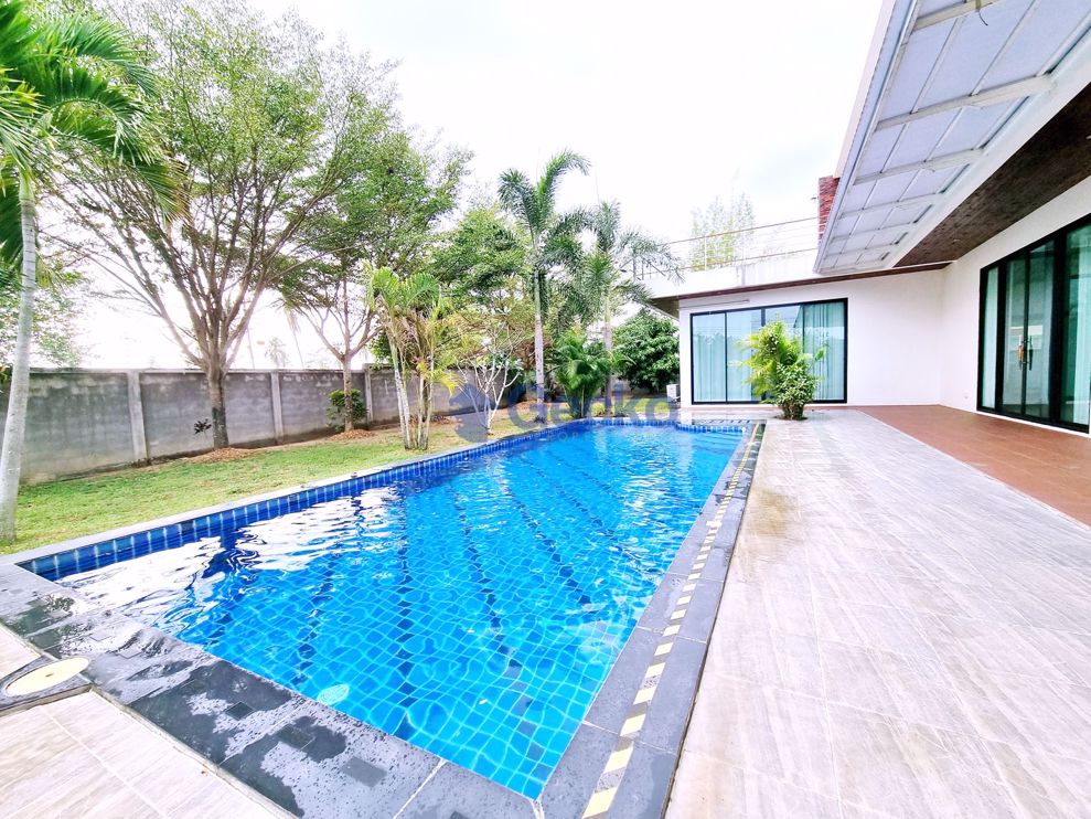 3 Bedrooms House  East Pattaya H008528 (Photo 4)