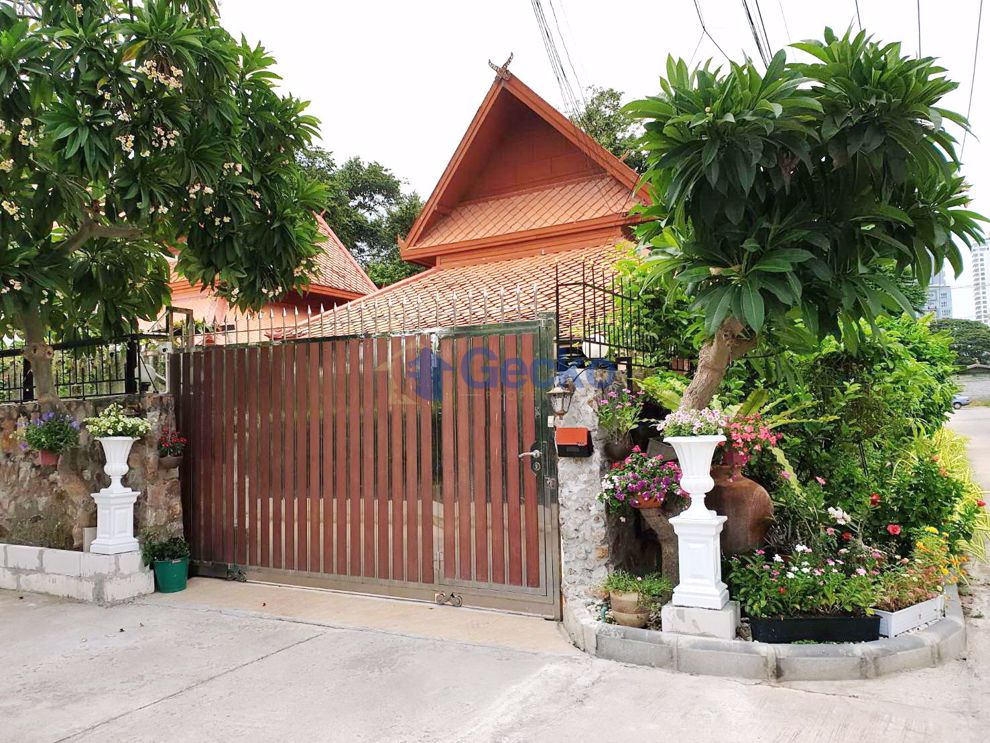 3 Bedrooms House  Pratumnak H010538 (Photo 2)