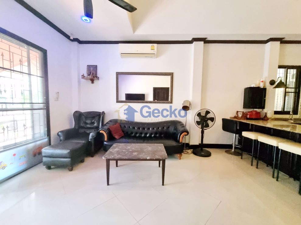 3 Bedrooms House  Pratumnak H010538 (Photo 3)