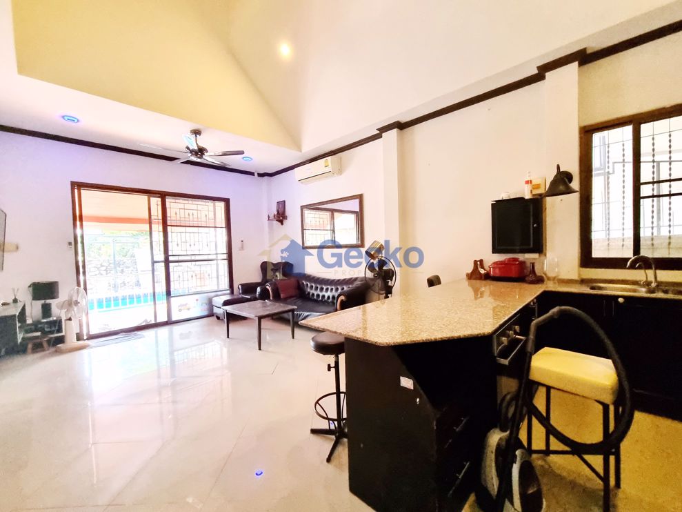 3 Bedrooms House  Pratumnak H010538 (Photo 4)