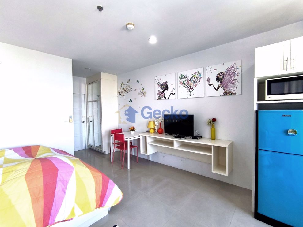 Studio Condo in AD Condo Hyatt Wongamat C010540 (Photo 4)