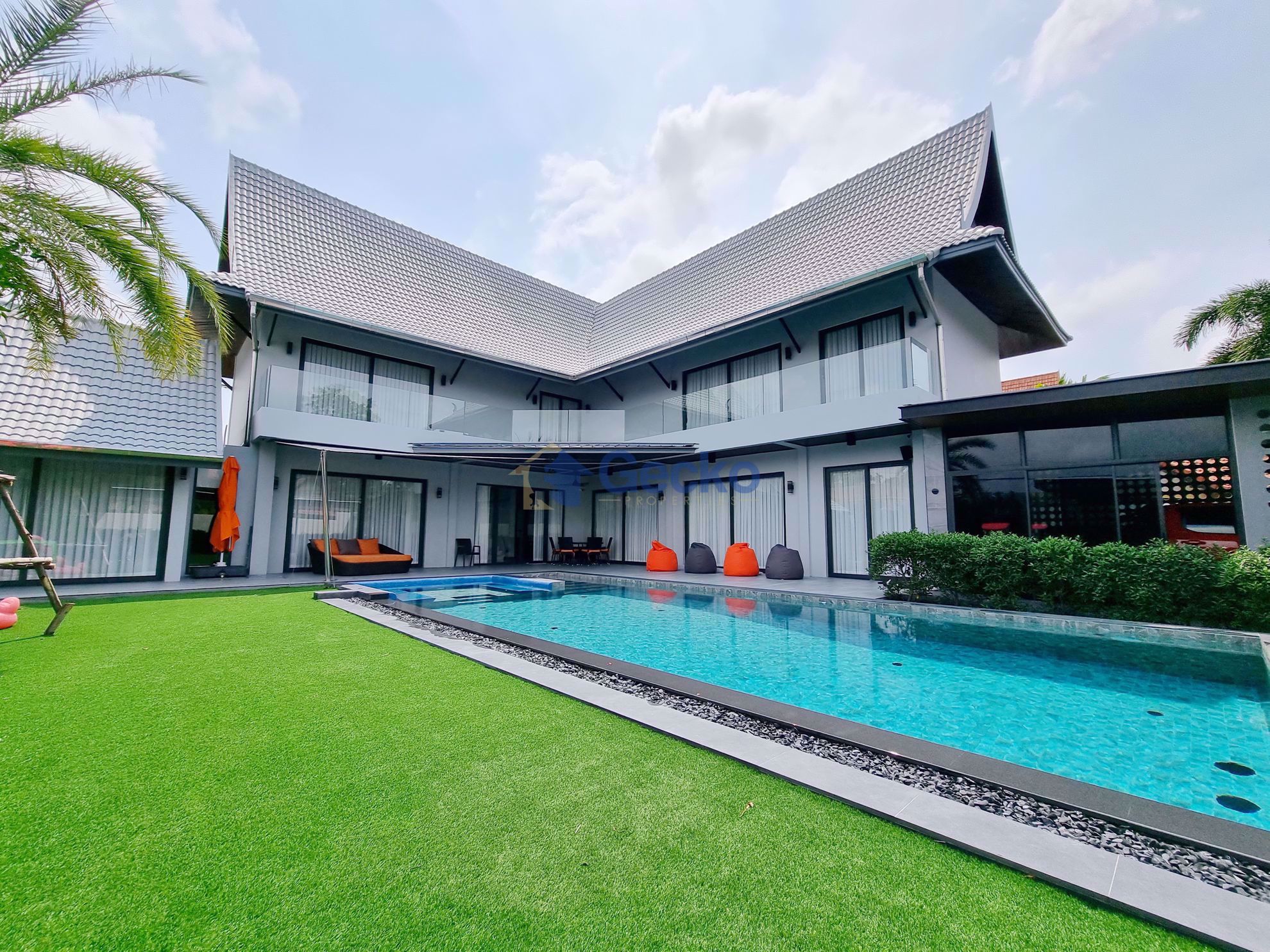 5 ห้องนอน บ้าน in ล้านนา วิลล่า  พัทยาตะวันออก H010542