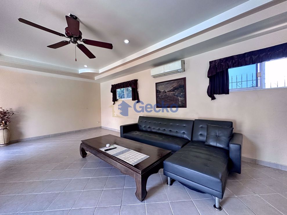 3 ห้องนอน บ้าน in Park View Court  พัทยาตะวันออก H010541 (Photo 4)